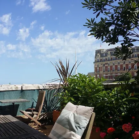grande terrasse vue directe sur mer et sur le Palais * Biarritz